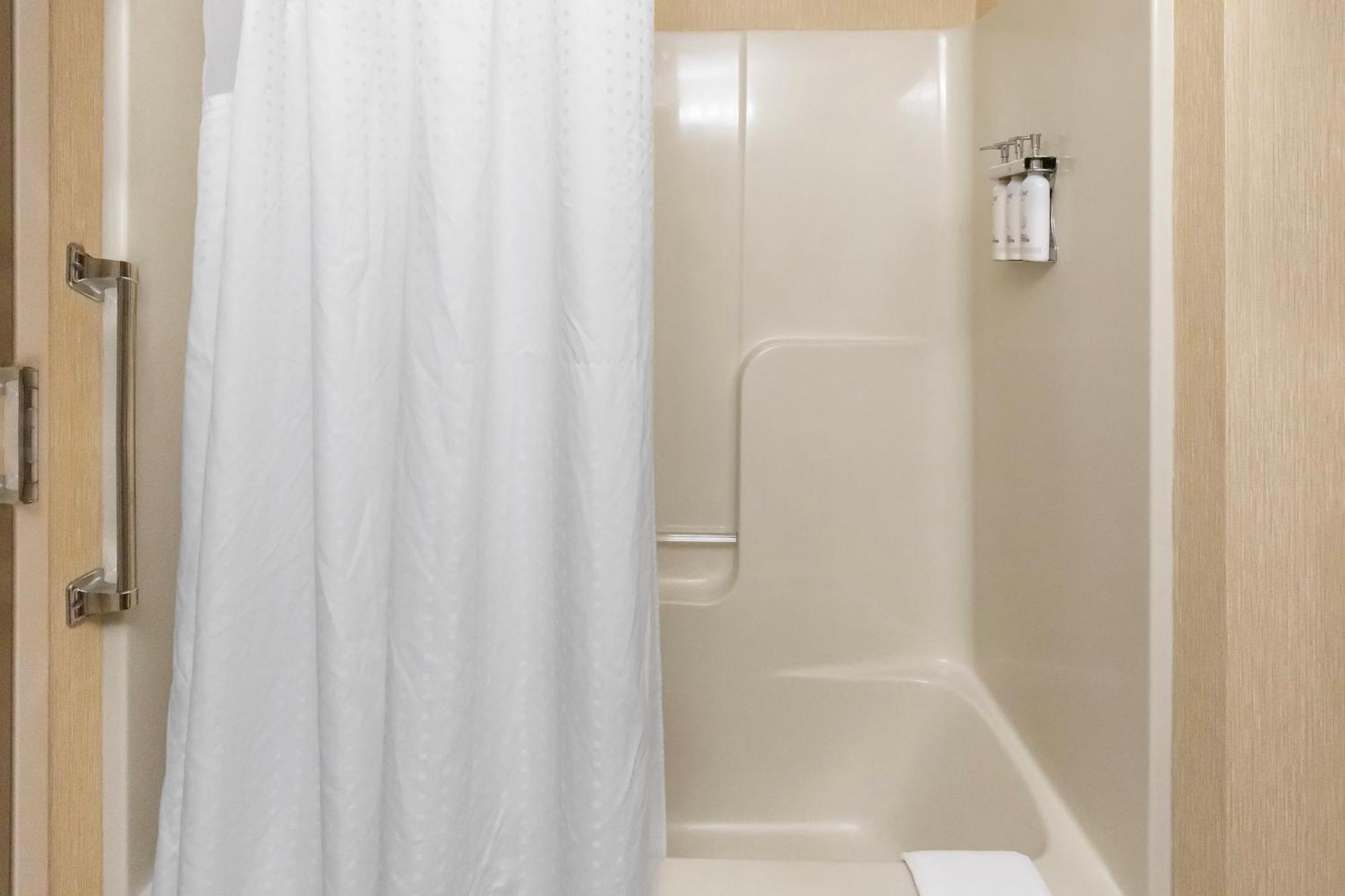 Holiday Inn Express - Ludlow - Chicopee Area By Ihg Экстерьер фото