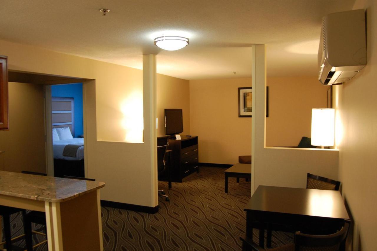 Holiday Inn Express - Ludlow - Chicopee Area By Ihg Экстерьер фото